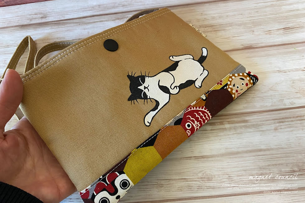スマホショルダーポーチ横向き（白黒ネコ）