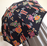黒地にとっても可愛いお花柄日傘