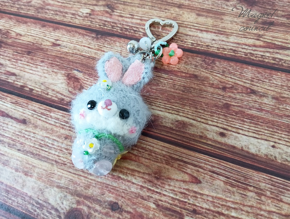 キーホルダー「ゆらりん♪うさぴょん」